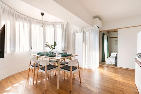 เบสิกอพาร์ทเมนท์ | บริเวณนั่งเล่น