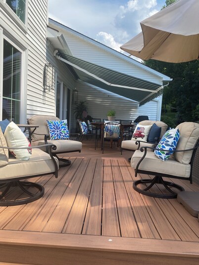 Roomy & welcoming retreat-minutes from the lake, golf, horses,dining-Saratoga!