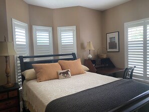 3 habitaciones, escritorio, tabla de planchar con plancha y wifi gratis