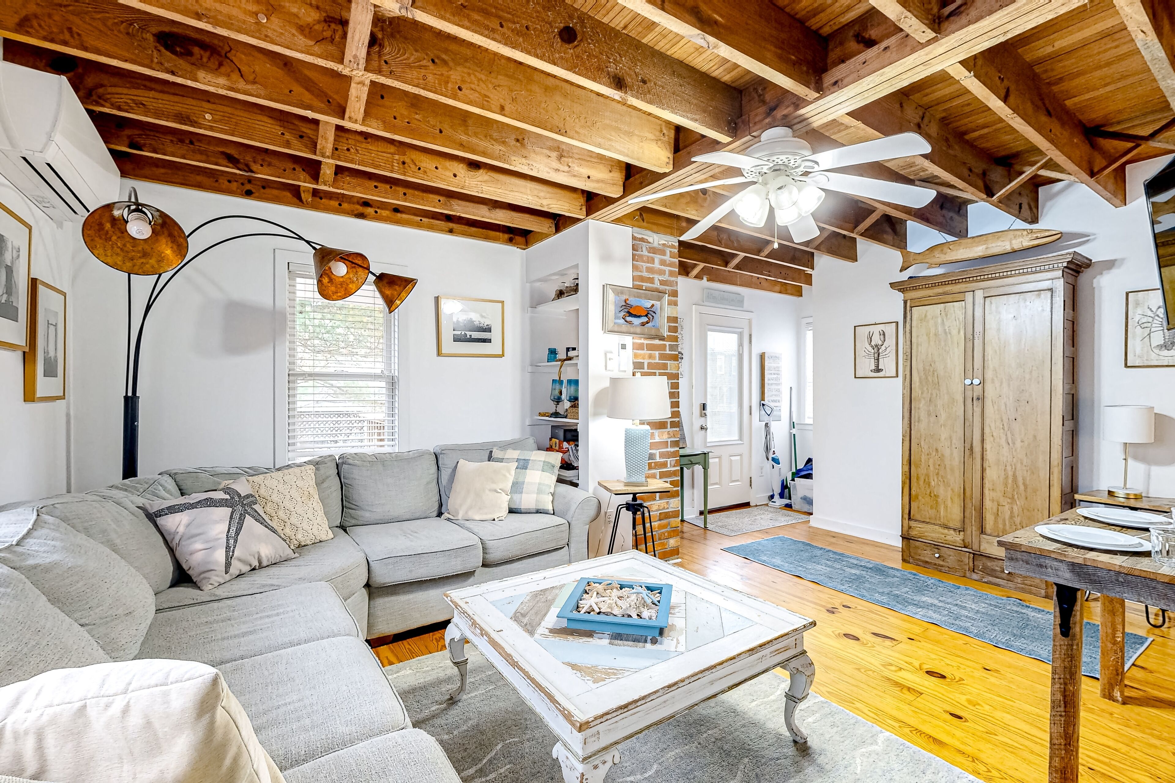 Lewes dog-friendly home near the beach & downtown with fast WiFi & washer/dryer