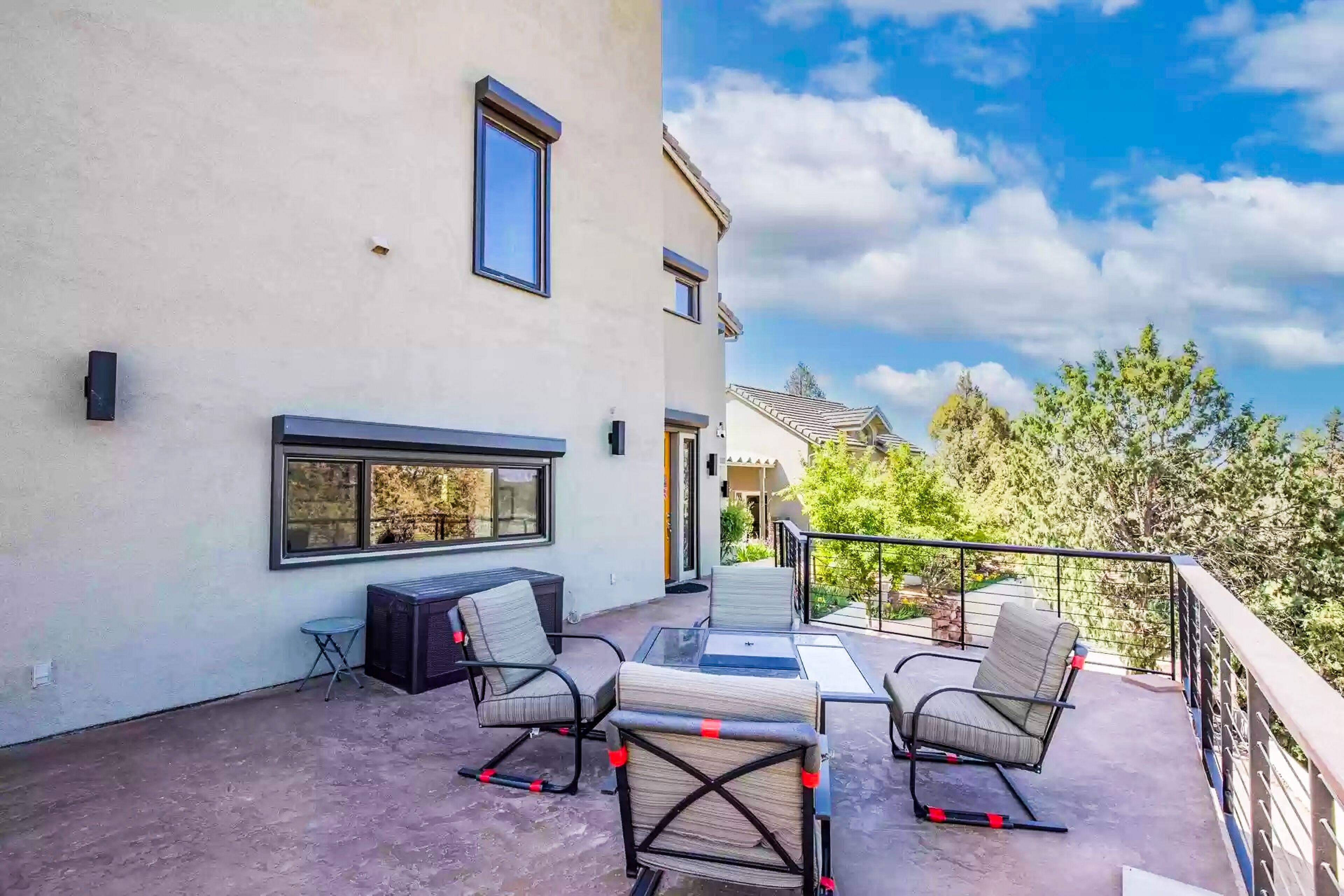 Water-view home with casita, grill, streaming, mtn views, & fireplace