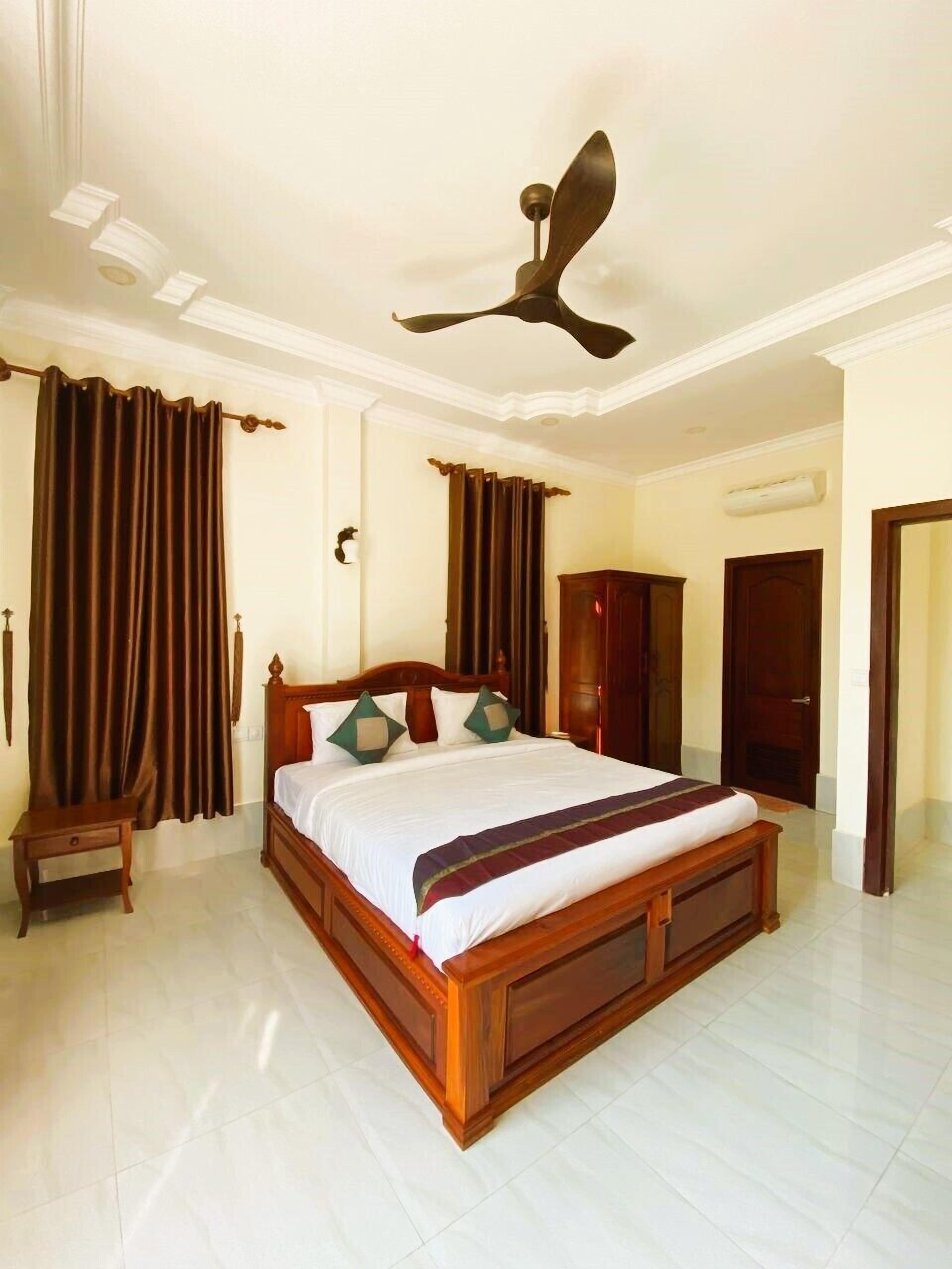 WiFi (free), bed sheets