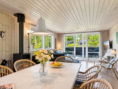 "Melvin" - 700m from the sea by Interhome