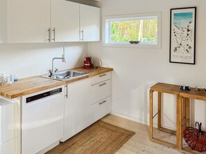 Kühlschrank, Geschirrspüler, Kochgeschirr/Geschirr/Besteck