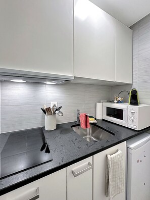 Kühlschrank, Mikrowelle, Geschirrspüler