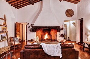 Interior - Villa Biancofiore: A characteristic and welcoming three-story ancient tuscan country house situated in the heart of the Tuscan countryside, with Free WI-FI. (Gaiole in Chianti)