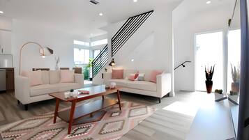 Three Bedrooms Townhouse with Garden | 3 bedrooms, individually decorated, individually furnished, desk