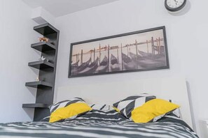 2 bedrooms, iron/ironing board, WiFi, bed sheets - Mississauga 2BDR Lower Unit Parking Self-check in (Mississauga)