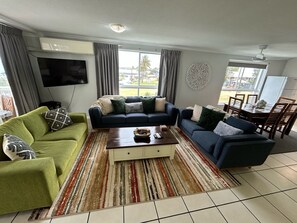Smart TV - Bargara Beach Front Apartment (Bargara)