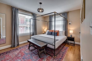 4 habitaciones, escritorio, tabla de planchar con plancha y wifi gratis 