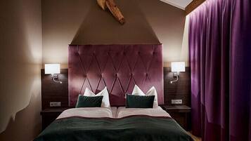 Junior Double Room | In-room safe, desk, laptop workspace, blackout drapes