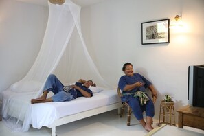 Standard Single Room, 1 King Bed, Bathtub, Garden View | Living area - Baannoi Nornmuan Homestay Chiang Mai (Chiang Mai)