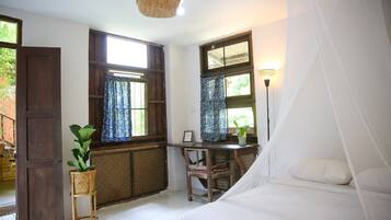 Standard Single Room, 1 King Bed, Bathtub, Garden View | Hypo-allergenic bedding, individually decorated, individually furnished