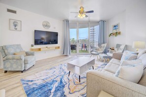 TV, offices - The Palms: 4th flr-Jr Ste, Poolside view | Destin (Destin)
