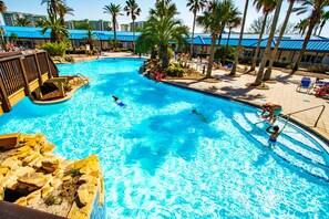 A heated pool - The Palms: 4th flr-Jr Ste, Poolside view | Destin (Destin)