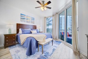 2 bedrooms, iron/ironing board, travel cot, WiFi - The Palms: 4th flr-Jr Ste, Poolside view | Destin (Destin)