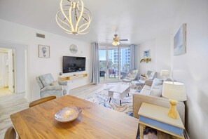 TV, offices - The Palms: 4th flr-Jr Ste, Poolside view | Destin (Destin)