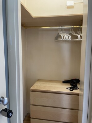 Habitación Deluxe doble | Edredones de plumas, escritorio, wifi gratis y ropa de cama