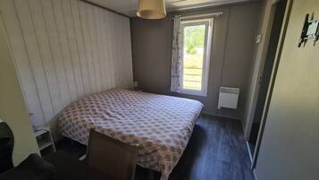 2 slaapkamers, reisbedje, wifi, beddengoed