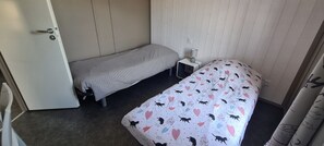 2 chambres, lit de bébé portatif, Wi-Fi, literie fournie