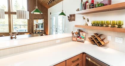 Summer camp is here at Cle Elum Cabin! Featuring a private hot tub, shuffleboard, games galore, fully stocked kitchen and much more!