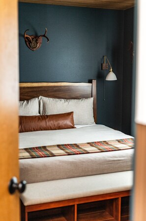 4 makuuhuonetta, työpöytä, silitysrauta/-lauta, ilmainen Wi-Fi