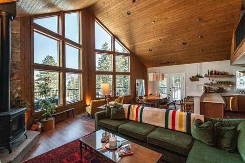 Summer camp is here at Cle Elum Cabin! Featuring a private hot tub, shuffleboard, games galore, fully stocked kitchen and much more!