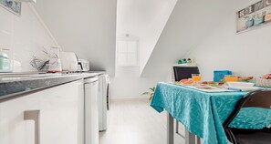 Fridge, microwave, oven, cookware/dishes/utensils