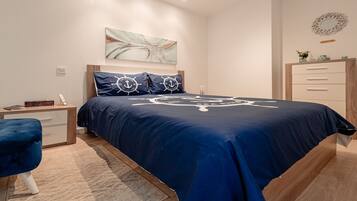 2 bedrooms, iron/ironing board, internet