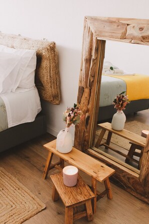 Unclassified image, 4 of 95, button