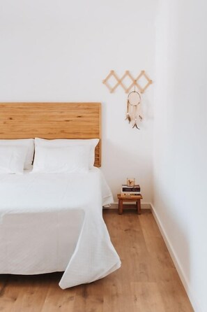 4 bedrooms, iron/ironing board, travel cot, WiFi