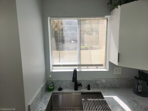 Interior - Spicey Spencer 2 Qu-1 sofabed By Airport/UNLV Pool (Las Vegas)