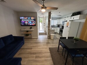 Interior - Spicey Spencer 2 Qu-1 sofabed By Airport/UNLV Pool (Las Vegas)