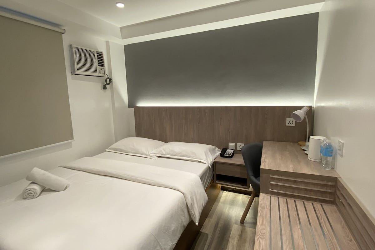 Desk, laptop workspace, soundproofing, free WiFi