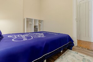 3 bedrooms, iron/ironing board, Internet