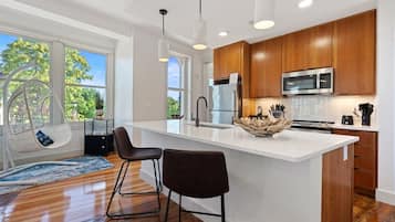 Frigorífic, microones, forn i placa de cuina