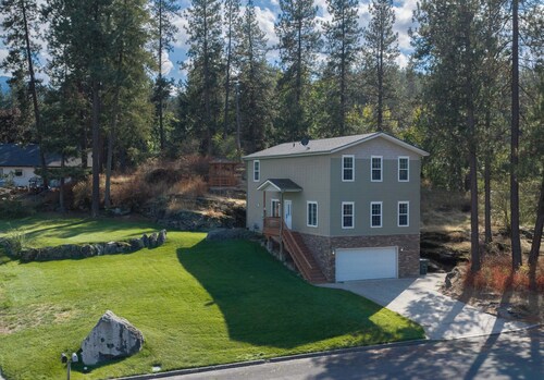 Rocky Ridge Retreat | Walk to River + Dining