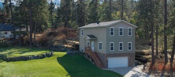Rocky Ridge Retreat | Walk to River + Dining