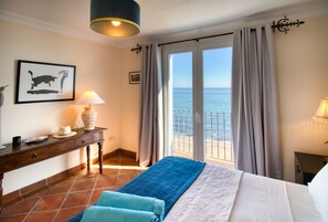 3 bedrooms, iron/ironing board, free WiFi, bed sheets - Fabulous beachfront Penthouse at La Perla De La Bahia (Casares)