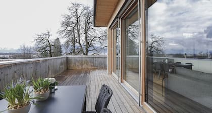 100 m2 Penthouse mit 3 Schlafzimmer, Grosser Überdachter Terrasse und Bergblick