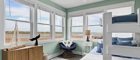 4 bedrooms, desk, iron/ironing board, free WiFi
