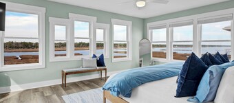 Otter Space | Waterfront | Dog Friendly | Hot Tub