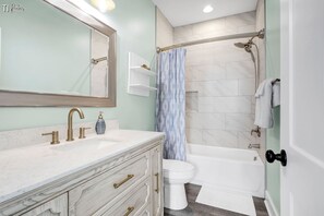 淋浴設備、風筒、廁紙