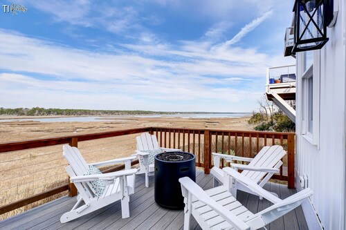 Otter Space | Waterfront | Dog Friendly | Hot Tub