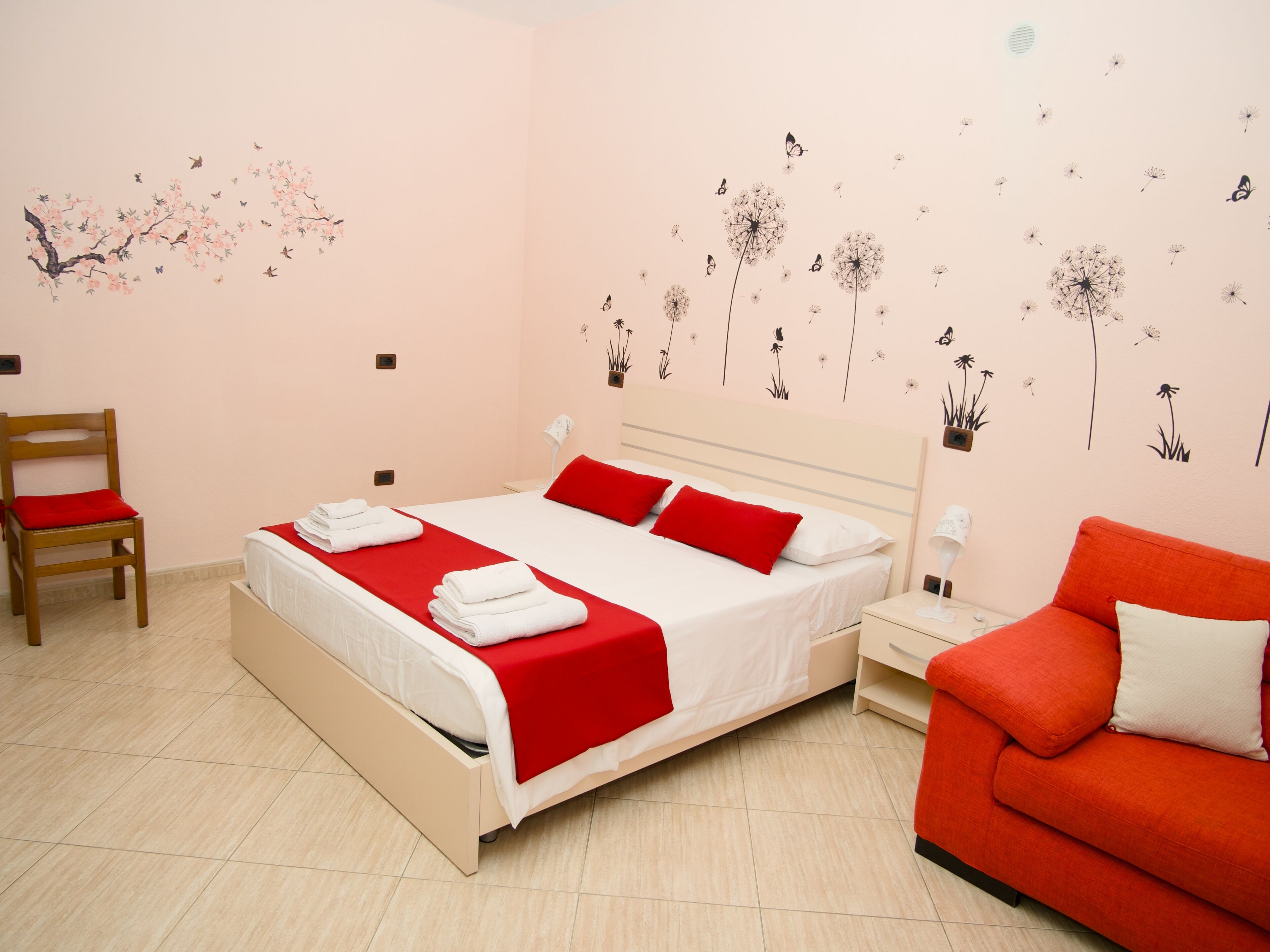 2 Schlafzimmer, Schreibtisch, Bügeleisen/Bügelbrett, Reisekinderbett