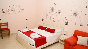 2 Schlafzimmer, Schreibtisch, Bügeleisen/Bügelbrett, Reisekinderbett