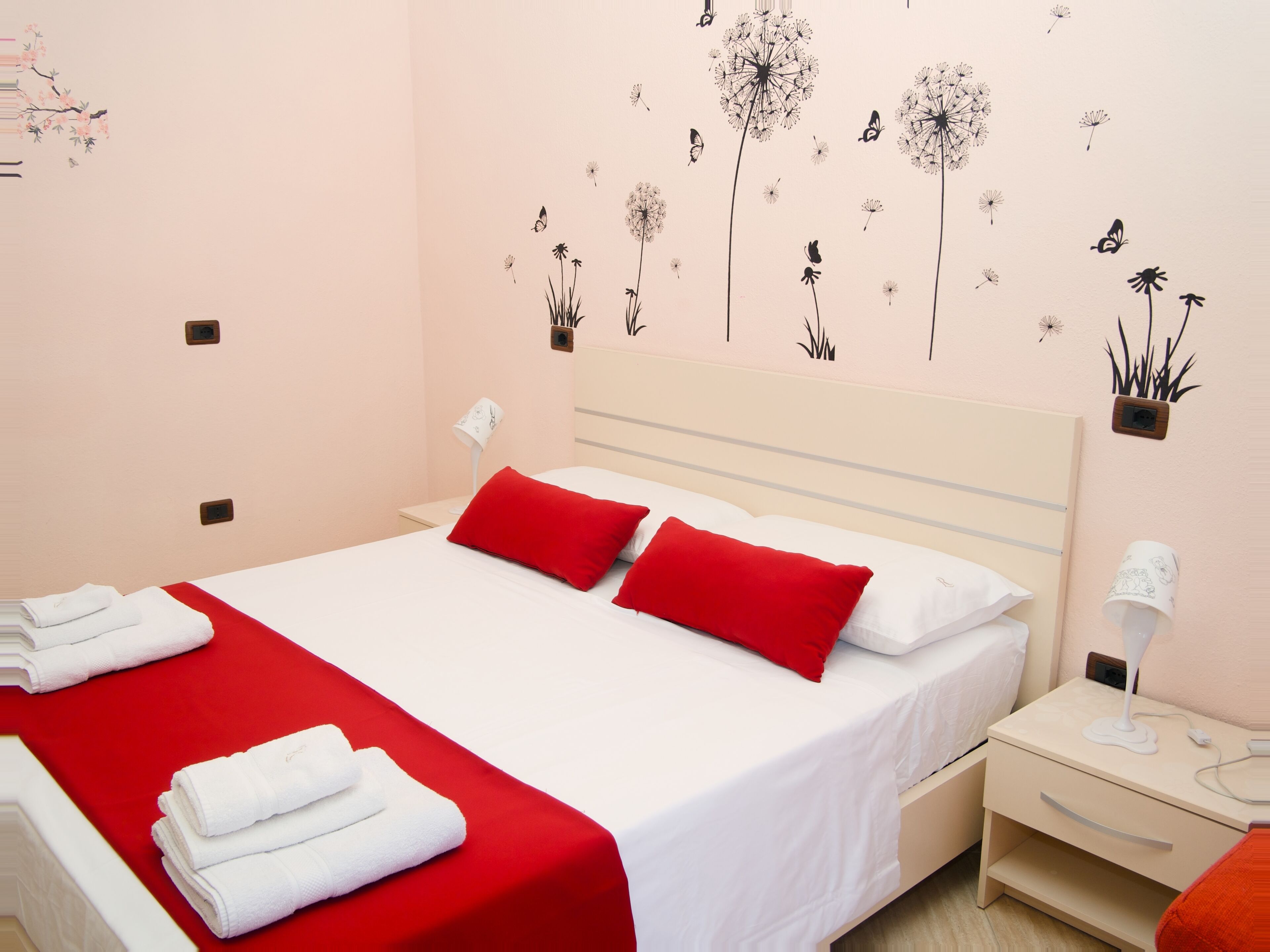2 bedrooms, desk, iron/ironing board, travel cot