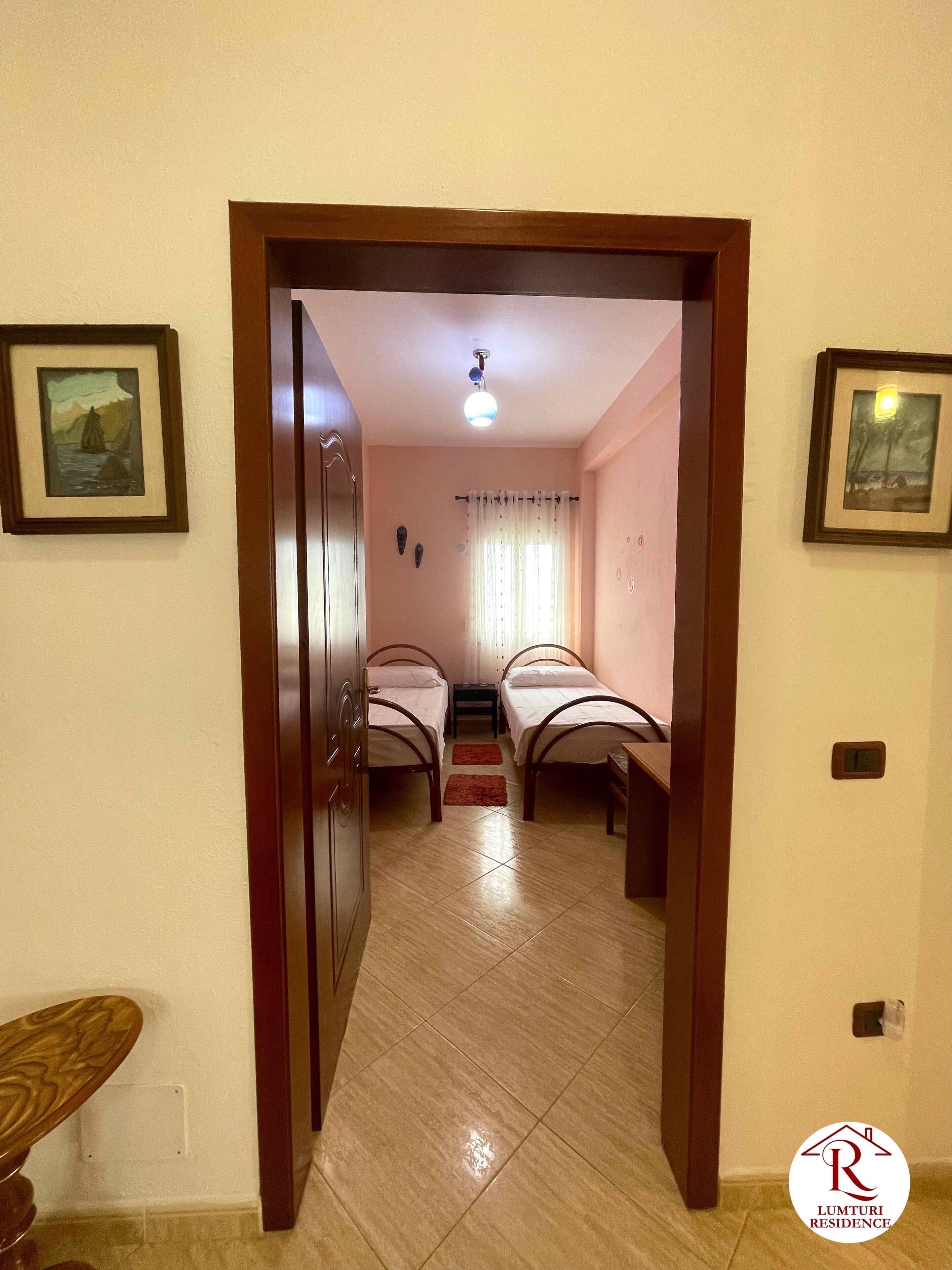 2 soveværelser, skrivebord, strygejern/strygebræt, weekendseng