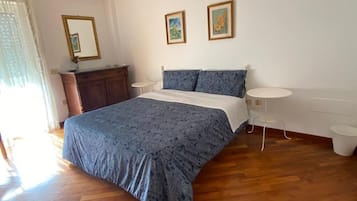 2 dormitoris, planxa i posts de planxar, wifi i roba de llit