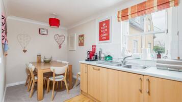 Refrigerador, microondas, horno y lavavajillas